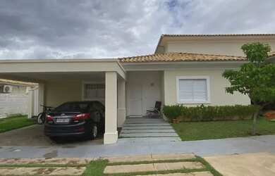 Imagem: A casa possui 3 Dormitórios, 4 Banheiros, 2 Vagas na garagem