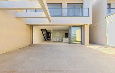 Imagem: A casa possui 3 Dormitórios, 4 Banheiros, 3 Vagas na garagem