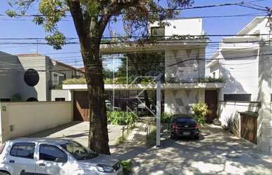 Imagem: O depósito possui 5 Vagas na garagem, 675m² de Área e está