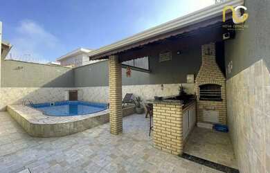 Imagem: A casa possui 4 Dormitórios, 5 Banheiros, 5 Vagas na garagem