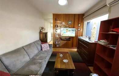 Imagem: A casa possui 4 Dormitórios, 4 Banheiros, 2 Vagas na garagem