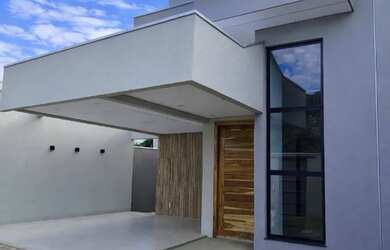 Imagem: A casa possui 3 Dormitórios, 3 Banheiros, 2 Vagas na garagem