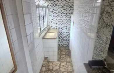 Imagem 2: Casa em ótima localização, ponto de ônibus em frente com fácil acesso...