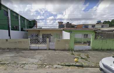 Imagem: A casa possui 2 Dormitórios, 1 Vaga na garagem, 200m² de Área