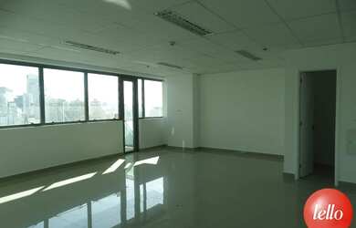 Imagem: O depósito possui 2 Vagas na garagem, 60m² de Área e está