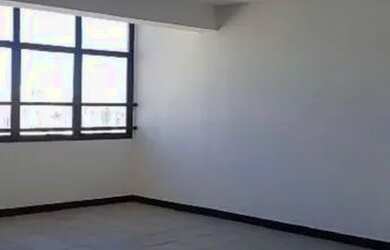 Imagem: O depósito possui 330m² de Área e está localizado em Estoril