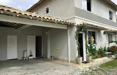 Imagem: A casa possui 3 Dormitórios, 2 Banheiros, 2 Vagas na garagem