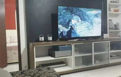 Imagem: A casa possui 3 Dormitórios, 2 Banheiros, 2 Vagas na garagem