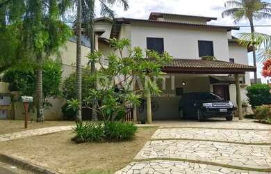 Imagem: A casa em condomínio possui 4 Dormitórios, 5 Banheiros, 2