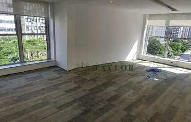 Imagem: O depósito possui 2 Vagas na garagem, 290m² de Área e está