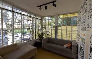 Imagem: A casa possui 5 Dormitórios, 4 Banheiros, 5 Vagas na garagem