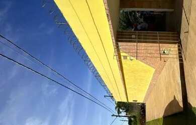 Imagem: A casa possui 4 Dormitórios, 4 Banheiros, 5 Vagas na garagem