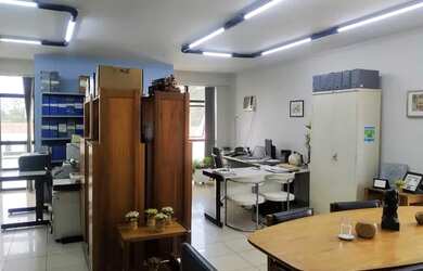 Imagem: O depósito possui 2 Vagas na garagem, 50m² de Área e está