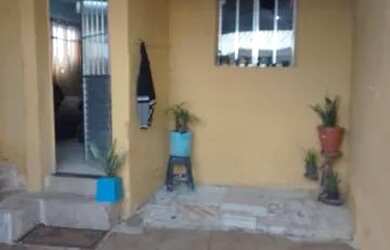 Imagem: A casa possui 2 Dormitórios e 1 Banheiro e está localizado