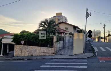 Imagem: A casa possui 4 Dormitórios, 2 Banheiros, 2 Vagas na garagem