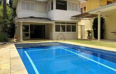 Imagem: A casa em condomínio possui 4 Dormitórios, 5 Banheiros, 233m²