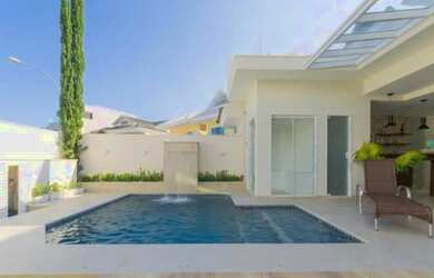 Imagem: A casa possui 3 Dormitórios, 4 Banheiros, 3 Vagas na garagem