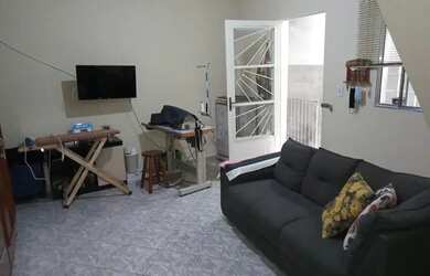 Imagem: A casa possui 2 Dormitórios, 2 Banheiros, 2 Vagas na garagem