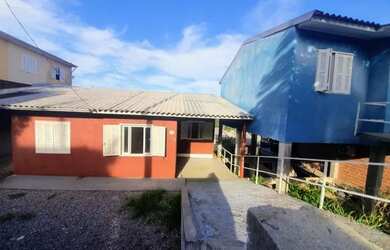 Imagem: A casa à venda possui 2 Dormitórios, 1 Banheiro, 1 Vaga na