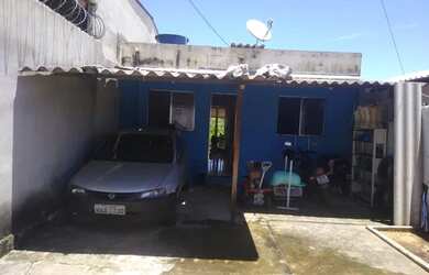 Imagem: A casa possui 2 Dormitórios, 1 Banheiro, 4 Vagas na garagem