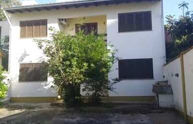 Imagem: A casa possui 3 Dormitórios, 2 Banheiros, 330m² de Área