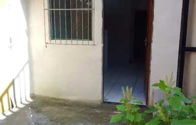 Imagem: A casa possui 1 Dormitório, 1 Banheiro, 1 Vaga na garagem