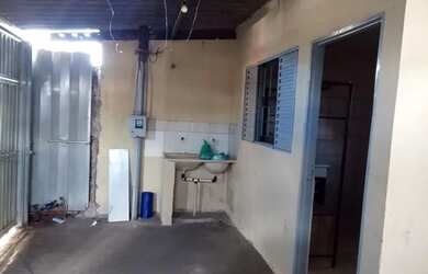 Imagem: A casa possui 1 Dormitório, 1 Banheiro e está localizado