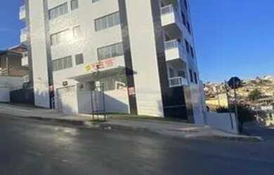 Imagem: O apartamento possui 3 Dormitórios, 1 Banheiro, 2 Vagas na