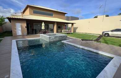 Imagem: A casa possui 5 Dormitórios, 4 Vagas na garagem e está localizado