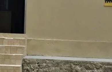 Imagem: A casa possui 2 Dormitórios, 1 Banheiro, 2 Vagas na garagem