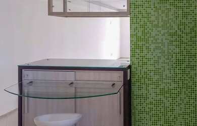 Imagem: O apartamento possui 2 Dormitórios, 1 Banheiro, 1 Vaga na garagem