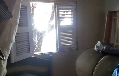 Imagem: A casa possui 2 Dormitórios, 1 Banheiro, 1 Vaga na garagem