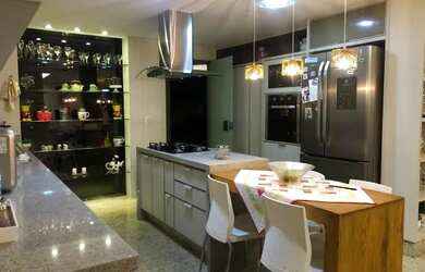 Imagem: A casa possui 2 Dormitórios, 1 Banheiro, 1 Vaga na garagem