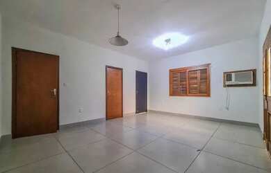 Imagem: A casa possui 1 Dormitório, 5 Banheiros, 468m² de Área, Imóvel