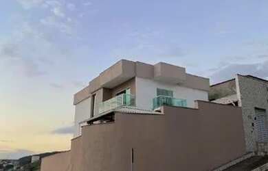 Imagem: A casa possui 5 Dormitórios, 4 Banheiros, 5 Vagas na garagem