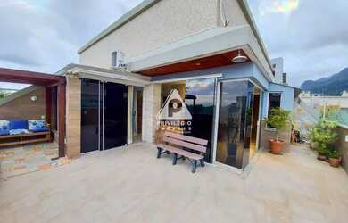 Imagem: O apartamento na cobertura possui 4 Dormitórios, 1 Banheiro