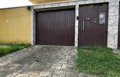 Imagem: A casa possui 3 Dormitórios, 2 Banheiros, 2 Vagas na garagem