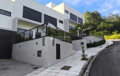 Imagem: Casa com 3 Suítes para Locação no Bairro João Paulo - Florianópolis