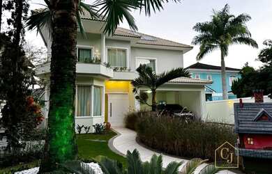 Imagem: A casa em condomínio possui 5 Dormitórios, 5 Banheiros, 5