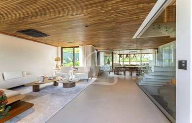 Imagem: A casa em condomínio possui 5 Dormitórios, 5 Banheiros, 4