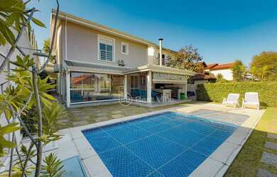 Imagem: A casa em condomínio possui 3 Dormitórios, 4 Banheiros, 4