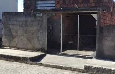 Imagem: A casa possui 2 Dormitórios, 2 Banheiros, 1 Vaga na garagem