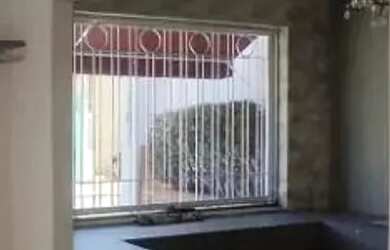 Imagem: O depósito possui 3 Vagas na garagem, 200m² de Área e está