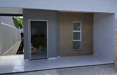 Imagem: A casa possui 2 Dormitórios, 2 Banheiros, 2 Vagas na garagem