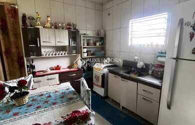 Imagem 9: Duas casas no mesmo terreno - excelente para renda ou moradia - Bairro...