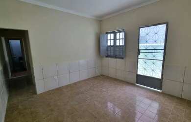 Imagem: A casa possui 2 Dormitórios, 1 Banheiro, 60m² de Área e