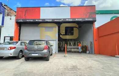 Imagem: O depósito possui 4 Vagas na garagem, 250m² de Área e está