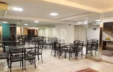 Imagem: O depósito possui 4 Vagas na garagem, 476m² de Área e está