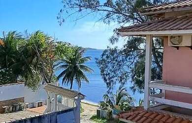 Imagem: A casa possui 1 Dormitório, 1 Banheiro, 1 Vaga na garagem e