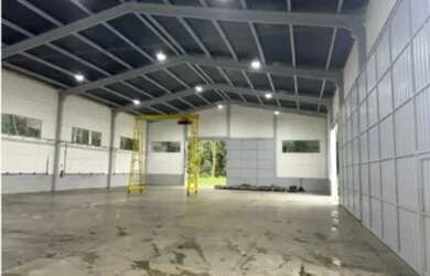 Imagem: O depósito possui 5 Vagas na garagem, 740m² de Área e está